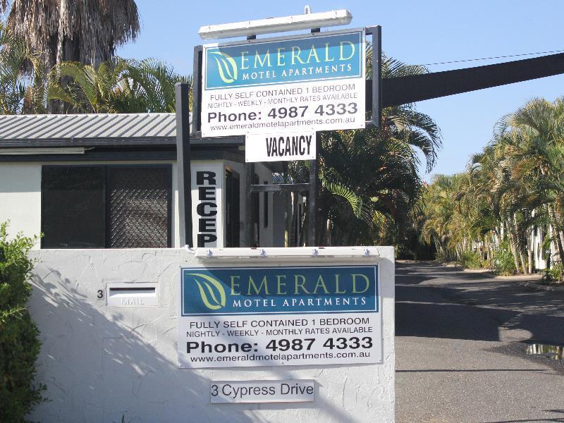 Emerald Motel Apartments Exterior photo